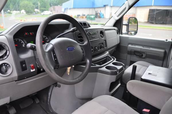 2013 Ford E150 - Photo 12