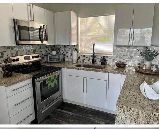 $3,300 / 3br - House for rent 3/2 (Hollywood)63825135918977123