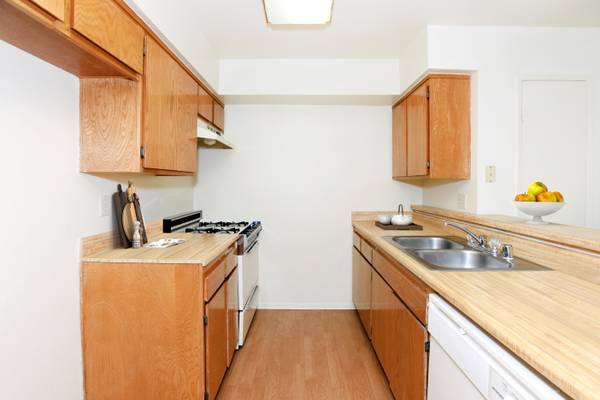 $2,399 / 2br - 836ft2 - 2 bedroom, Oak Cabinets, Top Quality Whirlpool Appliances (Santa Clarita)63812199011457123