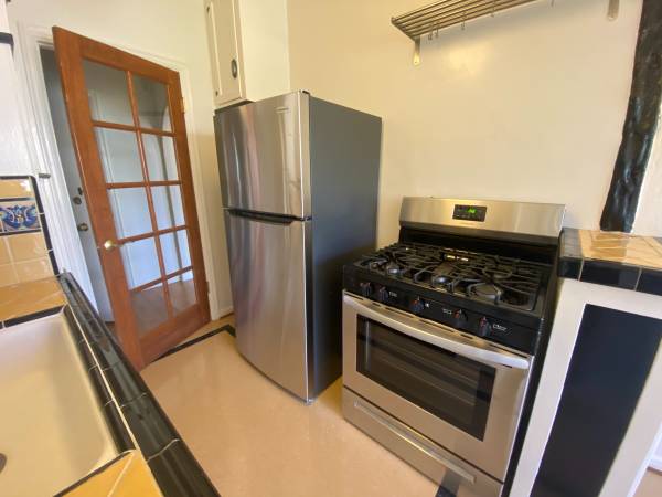 $2,893 / 1br - 900ft2 - NO SECURITY DEPOSIT+2 MONTHS FREE RENT-VINTAGE UPPER MELROSE/FAIRFAX (465 N.SPAULDING)63701186125185122