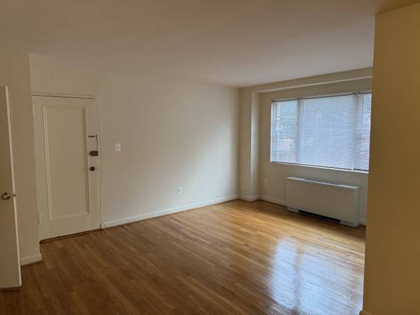$2,010 / 2br - 820ft2 - Amplios apartamentos cerca de NIH, Metro y Harris Teeter & Trader Joe’s (Bethesda)63822062431235122