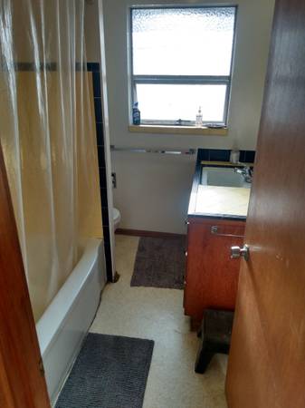 $2,495 / 3br - 1400ft2 - 3 bdrm. 2 Full bath unit in a Brick Triplex in Ballard (Seattle, Ballard)63874306103811124