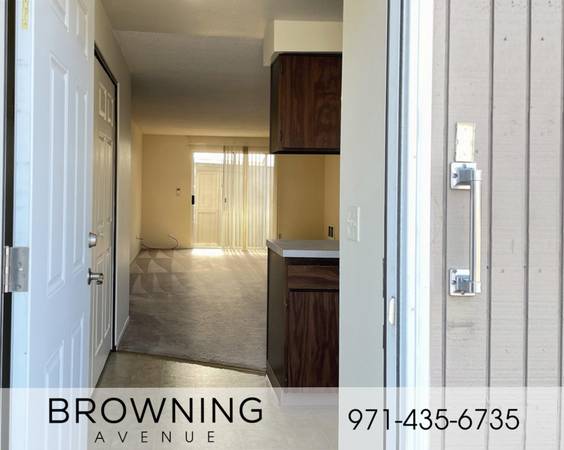 $1,300 / 2br - Ideal South Salem 2 Bed - Visit our Local Bars & Entertainment Venues (Salem on Browning Ave)63660428889857120