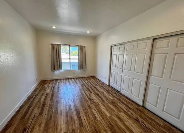 $3200.00 / 2br - 1172ft2 - 5420 Sylmar Ave63701148471683122
