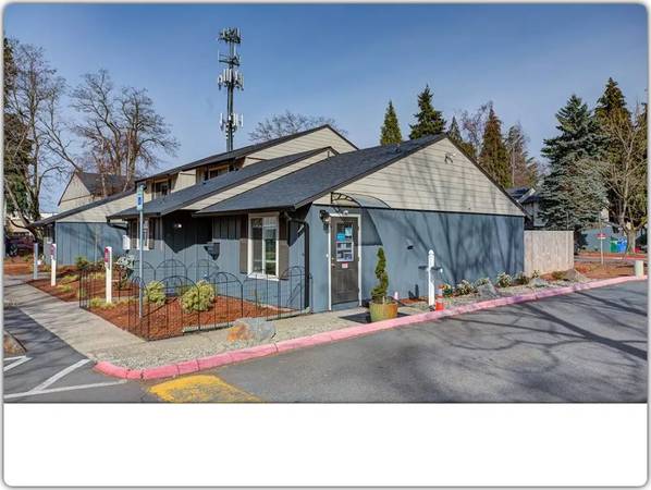 $1,300 / 2br - 840ft2 - UPDATED THROUGHOUT 2 BEDROOM 1 BATH! 1 MONTH FREE! (KEIZER)63660394933379121