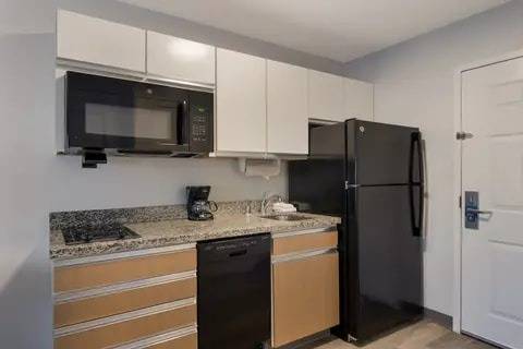 $1,199 / 1br - En Omaha, hotel apto para mascotas, 1/BD (360 S 108th Ave, Omaha, NE)63681605754497124