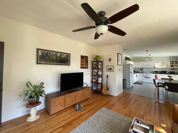 $2,000 / 2br - 1200ft2 - Furnished East West AVL (Hall Fletcher/WAVL)64029212240514123
