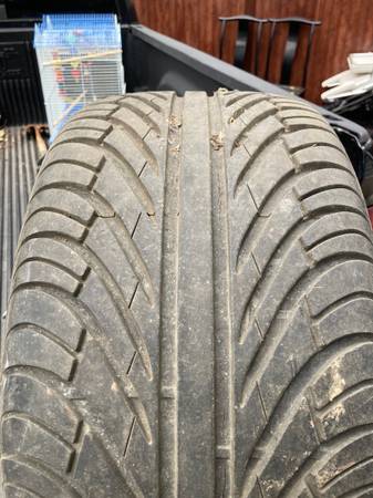 ZEON 2XS 275/40R17 neumático para coche Cooper - $20 (Brighton)63471381866243124