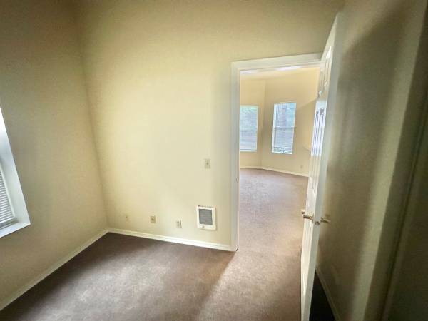 $1,450 / 1br - 550ft2 - * * MODERN 1 BD / BALCONY  * * (2018 NW Everett / NW / Northwest)63870109552257124