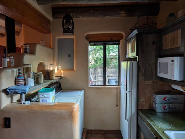 $2,000 / 1br - 1000ft2 - Traditional New Mexico style casita near the Heart of Santa Fe (Santa Fe)63659798377857124