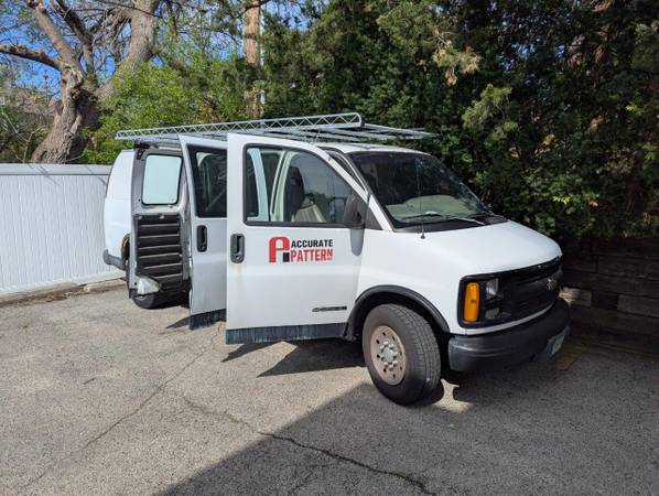 Camioneta Chevrolet Express 3500 de 2000, 5.7L Vortec V8, estante para escaleras, aire acondicionado - $2,900 (GLENVIEW)63618850120579121