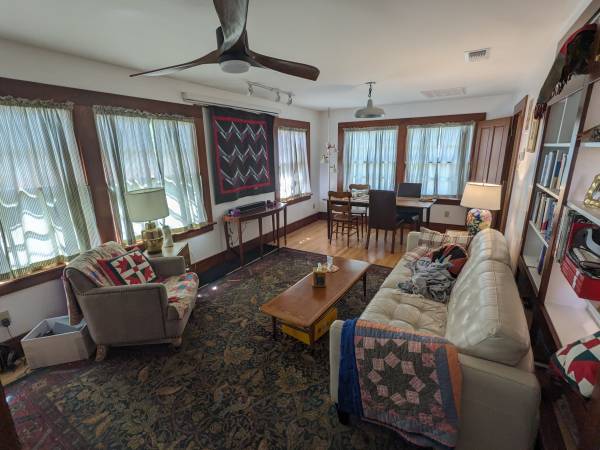 $2,950 / 3br - 1400ft2 - Quiet Place (Hyde Park)63979117085314120