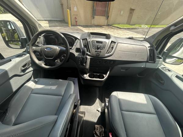 2017 Ford TRANSIT T250 - Photo 4
