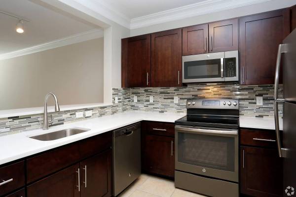 $1,633 / 1 habitación - 856 pies² - Techos de 9 pies, habitaciones con alfombra, microondas incluido (14720 4th St, Laurel, MD)63685908928259123