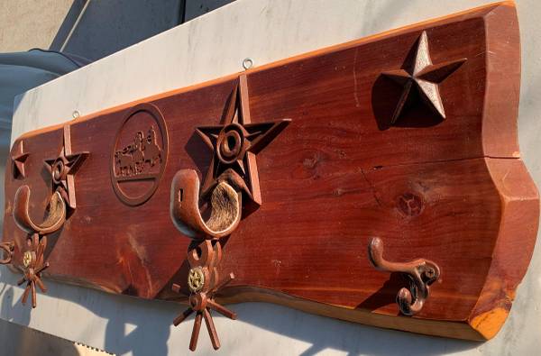 Large wood wall hanger with cowboy motif 1