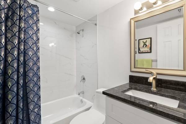 2/BD, Charming Boutique Community, In Sarasota 1