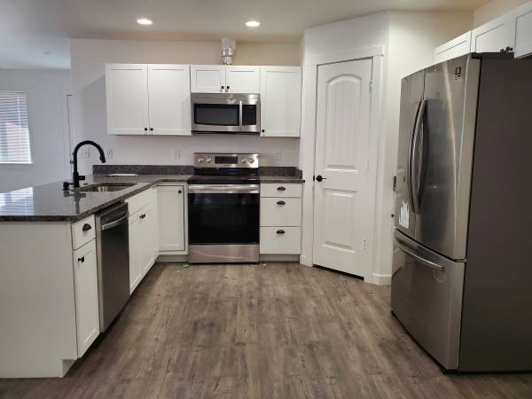 $1,750 / 2br - 1100ft2 - 1125 W Ivy Ave - Unit A (Moses Lake)63793059873153120