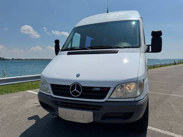 2003 Mercedes sprinter camper van 158” - $28,500 (Troy)63470235896963122