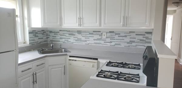 $2,075 / 2br - 1000ft2 - Desirable 2nd floor 2br apartment close to Tweed with bonus room (East Haven)64010165690626120