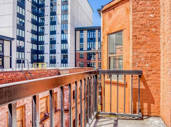 $999 GET a FREE MTH - Stunning Studio | Close to Portland International (Downtown Portland)64039223368195124