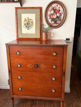 Vintage Solid Wood Chest of Drawers / Dresser by Irwin 1