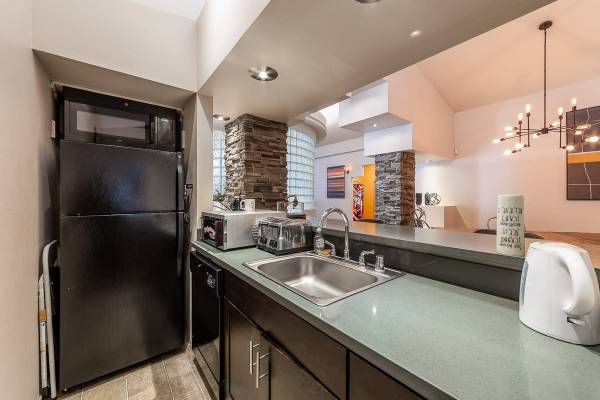 $2,200 / 2br - 1041ft2 - Clubhouse, In Kent, 2/BD (22804 90th Way South, Kent, WA)63814636198915121