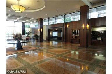 $1,300 / 1br - 1400ft2 - 1BR 1BA 1GAR espacio en condominio de 2 habitaciones con balcón grande, servicios incluidos (Falls Church / Alexandria)63822036643713122