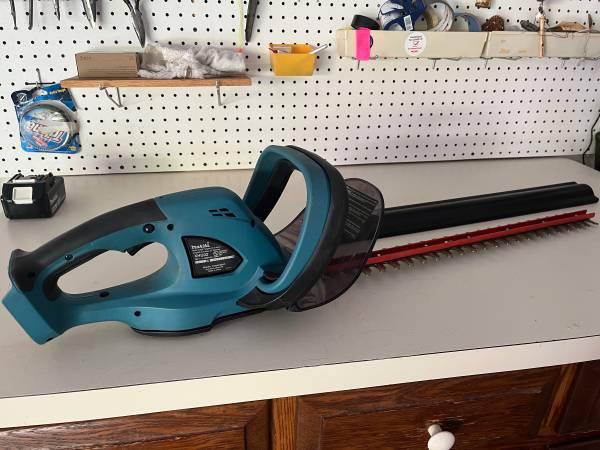 Makita Hedge Clipper 1