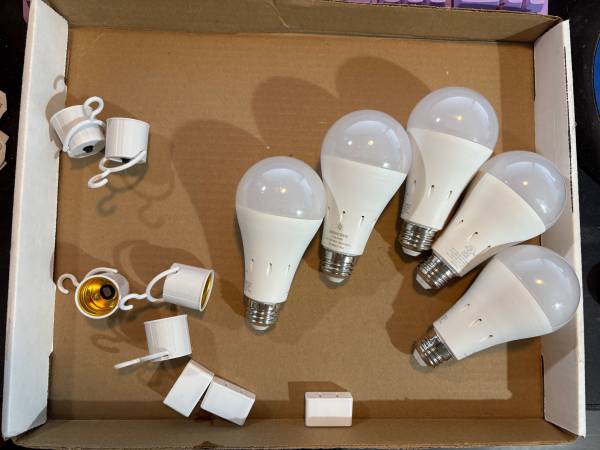 (5) BrightLiving Battery Operated Light Bulbs / Emergencies / 9.5 Watt 1