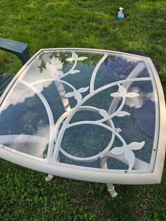 Outdoor Glass Table; Beautiful  Design - $50 (Croydon)63471187718273121