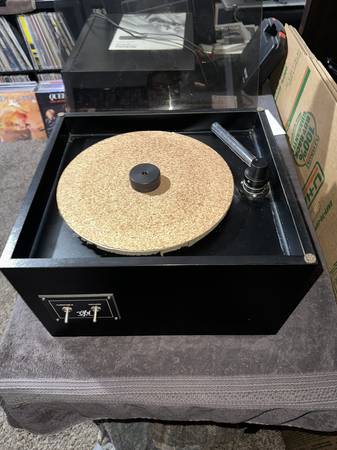 VPI HW-16.5 Record Cleaning Machine 1
