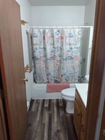 $750 / 2br - VERY CLEAN 2 BEDROOM, 1 BATH LOWER UNIT (Redgranite)63845972104451124