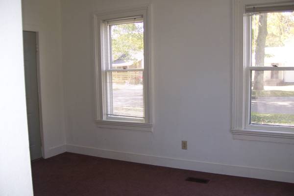 $1,083 / 2hab - 863 Vine St. Apartamento de dos habitaciones con sótano. (Beloit)63846720392963121