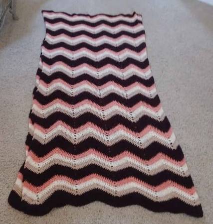 BEAUTIFUL HANDMADE  CHEVRON AFGHAN/  80"Lx74"W 1