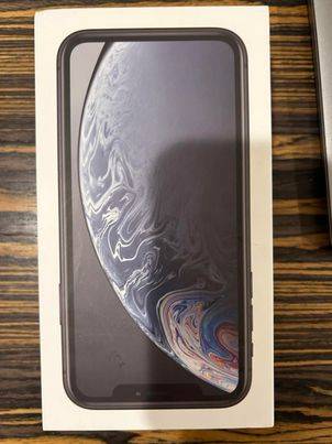 iPhone XR box 1