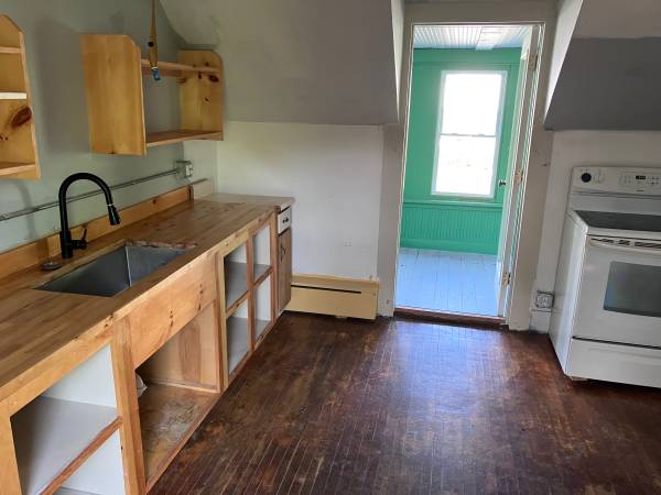 $1,300 / 3br - 1000ft2 - Large 2+ bedroom