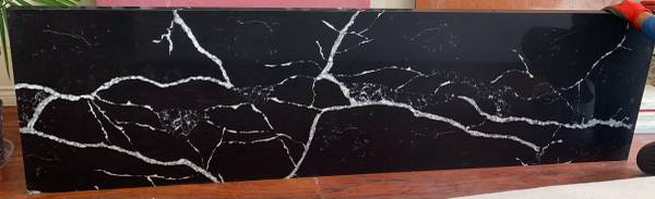 Good quality beautiful quartz countertop 92”L x 26”W 1