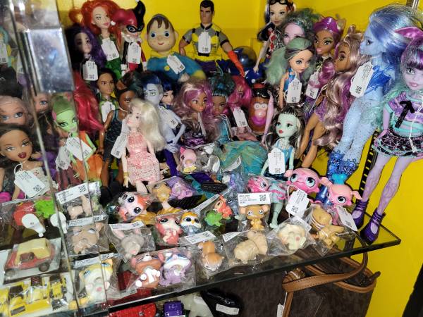 Yard sale photo