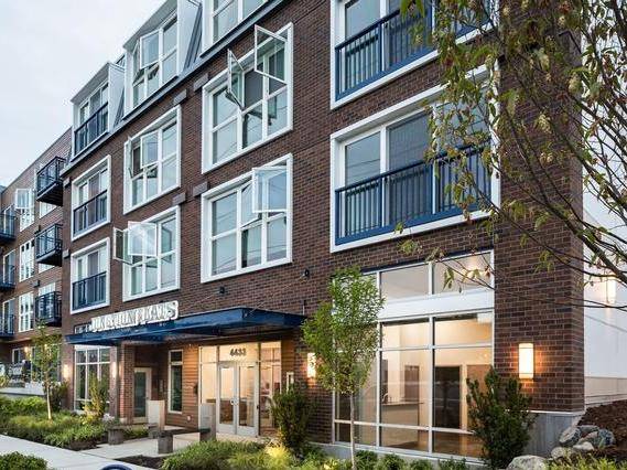 $1,649 / 347ft2 - 1 Month Free! Where Luxury Meets Convenience - Tour Today! (West Seattle Alaska Junction)63852483280515121