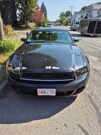 2013 mustang coupe - $7,800 (Beverly)63486424719619124