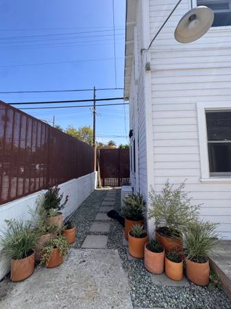 720 SQFT- Live/Work Available on Abbot Kinney Blvd 1