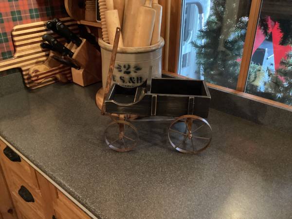 Small Primitive Decorative Wagon 1
