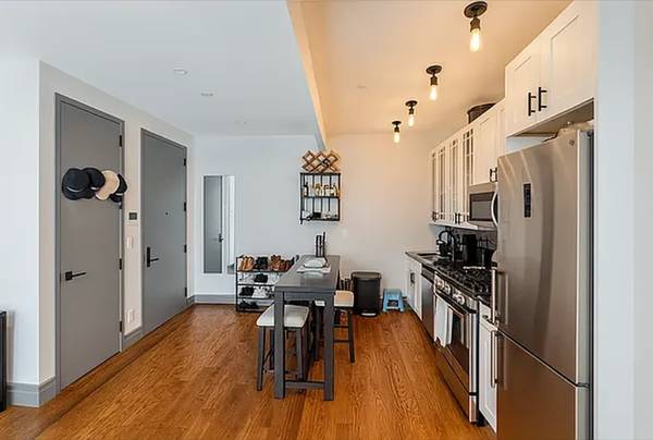 $2,650 / 1br - Modern 1BR Apartment near Prospect Park – Laundry, Rooftop & Gym (Crown Heights)63945633305090122