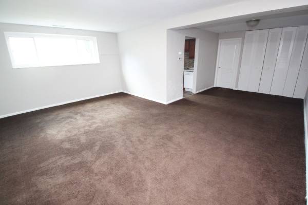 1BR in Bellevue - POPULAR BUILDING - Large & Updated, On-Site Office! 1