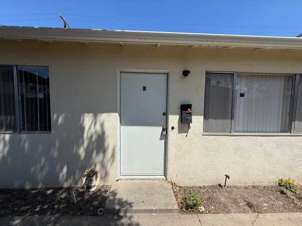 $1,995 / 2br - 330 South H #B (Lompoc)63663854024321120