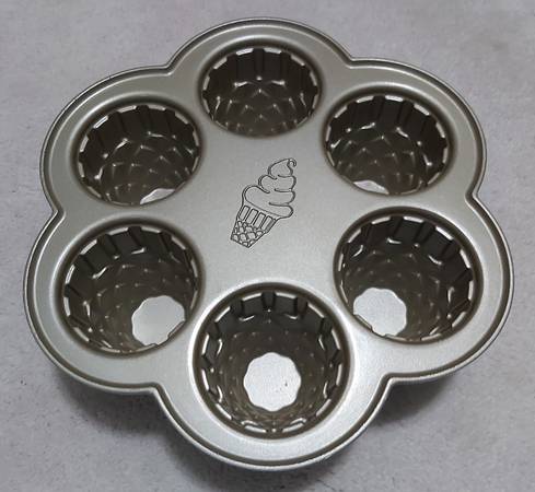 Nordic Ware Platinum Collection Ice Cream Cone Heavy Aluminum Pan 1