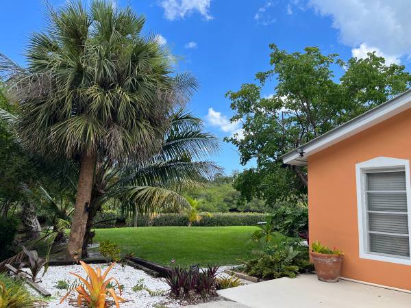 $2,200 / 1br - 1000ft2 - Waterfront  - 1 Bedroom w/floating dock (Stuart- Manatee Pocket)63799685083907123