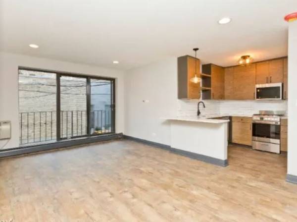 $2,400 / 1br - GUT REHAB! LAUNDRY IN UNIT! (Lincoln Park)63898599444739123