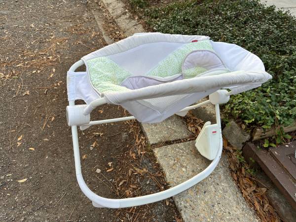 Free baby play seat 1