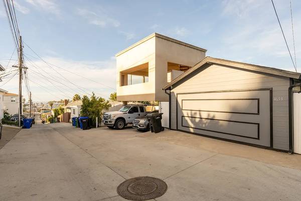 $1,700 / 350ft2 - Modern Studio (San Diego)63954708465411120